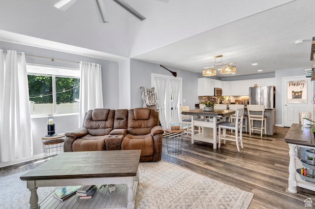 1038 N Plaza Dr, Richfield, UT 84701 - living area with light wood-style flooring and a ceiling fan
