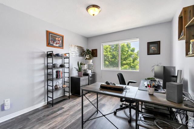 1038 N Plaza Dr, Richfield, UT 84701 - home office featuring wood finished floors and baseboards