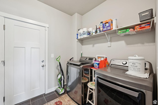 14499 S River Chase Rd, Herriman, UT 84096 - laundry area featuring washing machine and clothes dryer and baseboards