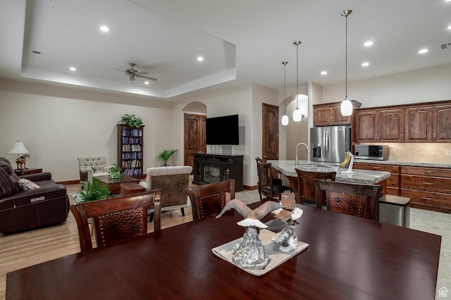 814 N High Ground Dr, Dammeron Valley, UT 84783 - dining space featuring ceiling fan, arched walkways, recessed lighting, a raised ceiling, and baseboards
