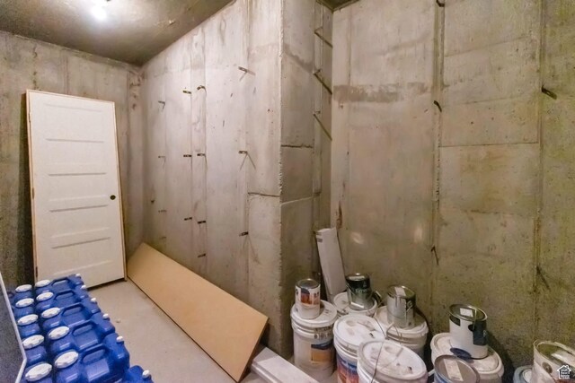 495 E 100 S, Centerfield, UT 84622 - bathroom featuring concrete floors