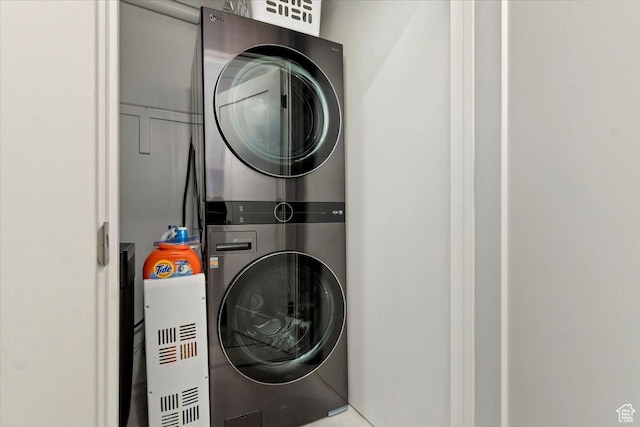 848 S Greenwood Ter E, Salt Lake City, UT 84105 - laundry room with stacked washing machine and dryer