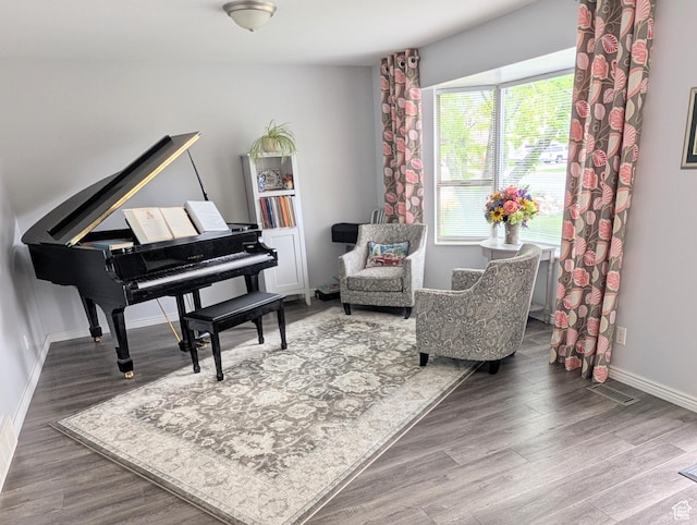 897 E 1200 N, Mapleton, UT 84664 - sitting room with wood finished floors and baseboards