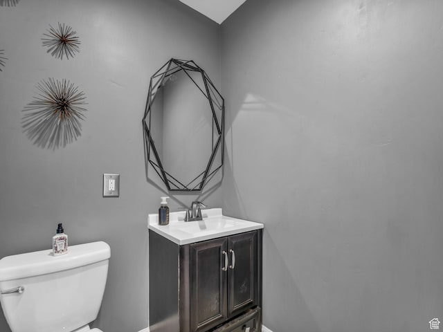 10685 S Superior Cir E, Sandy, UT 84094 - bathroom with toilet, baseboards, and vanity