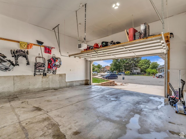 10685 S Superior Cir E, Sandy, UT 84094 - garage with a garage door opener