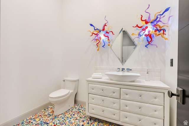 2836 S 2300th Cir E, St George, UT 84790 - bathroom featuring toilet, vanity, baseboards, and tasteful backsplash
