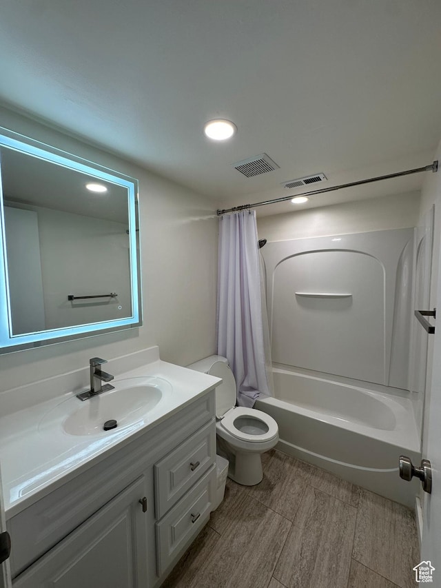 4853 S Woodbridge Dr E Unit 44, Salt Lake City, UT 84117 - full bath featuring vanity, shower / tub combo with curtain, toilet, wood finished floors, and recessed lighting