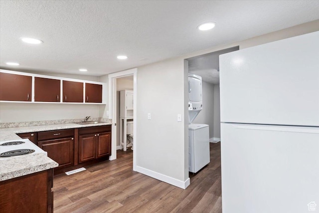 272 S State St, Clearfield, UT 84015 - kitchen featuring stacked washing machine and dryer, a sink, light countertops, light wood-type flooring, and recessed lighting