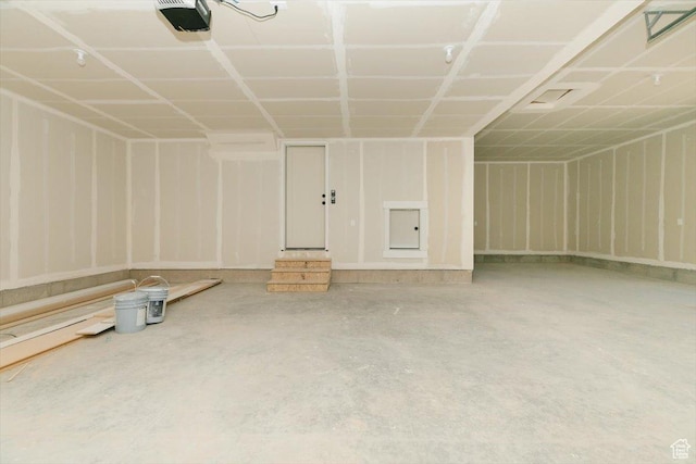 821 E 160 N, Hyde Park, UT 84318 - garage with a garage door opener