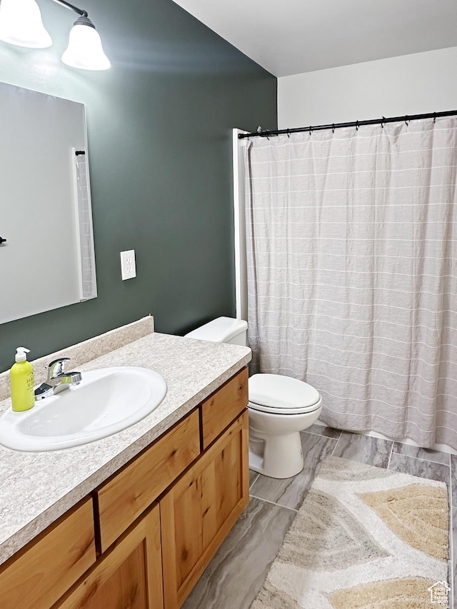 1005 S Valley View Ct, Moab, UT 84532 - full bathroom with toilet, vanity, and curtained shower