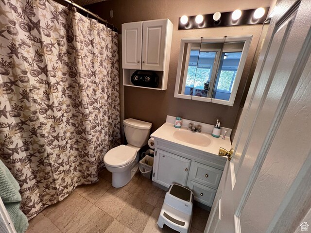 130 Cascade Quey St, Soda Springs, ID 83276 - bathroom with toilet, vanity, and a shower with shower curtain