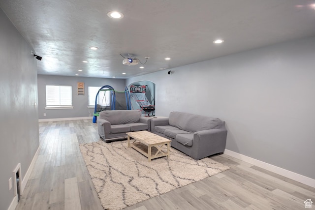 343 W Deer Creek Trl, Salem, UT 84653 - living room featuring light wood-style flooring, recessed lighting, baseboards, and arched walkways