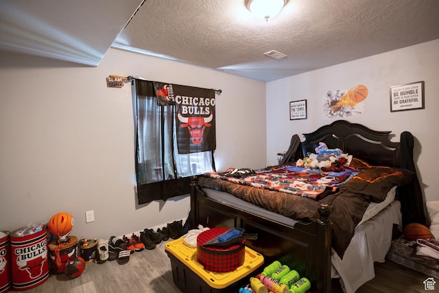 343 W Deer Creek Trl, Salem, UT 84653 - bedroom with wood finished floors and a textured ceiling