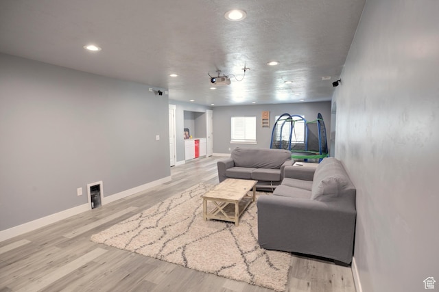 343 W Deer Creek Trl, Salem, UT 84653 - living room featuring light wood-type flooring, recessed lighting, and baseboards