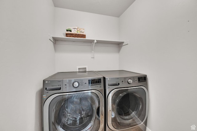 7859 N Sagebrush Ln, Eagle Mountain, UT 84005 - laundry area featuring independent washer and dryer