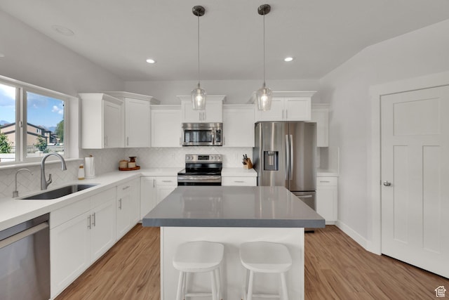 7859 N Sagebrush Ln, Eagle Mountain, UT 84005 - kitchen featuring stainless steel appliances, a sink, backsplash, light wood finished floors, and recessed lighting