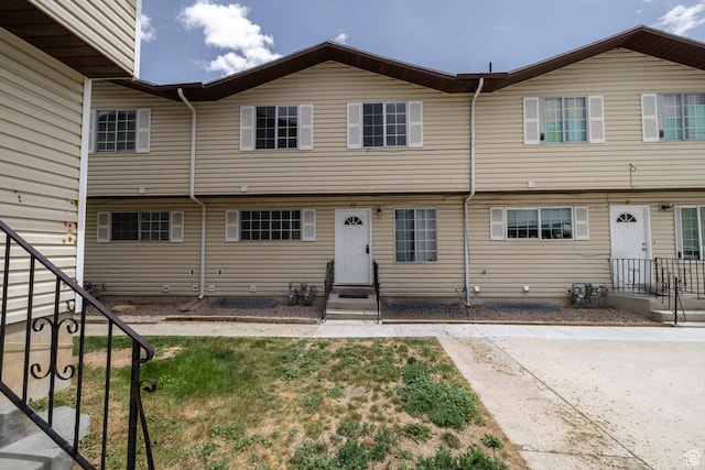 1350 W 150 N Unit 22, Vernal, UT 84078 - view of front of home with entry steps and a front yard
