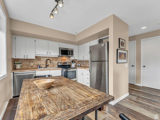 1401 Lowell Ave Unit 31, Park City, UT 84060 - kitchen with stainless steel appliances, a sink, light countertops, wood finished floors, and baseboards