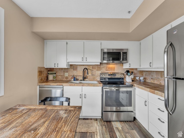 1401 Lowell Ave Unit 31, Park City, UT 84060 - kitchen featuring stainless steel appliances, a sink, wood finished floors, and decorative backsplash