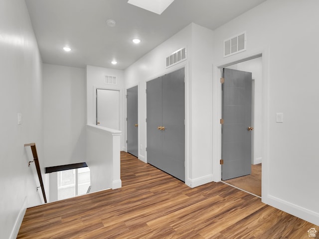 1618 E 3300 S, Millcreek, UT 84106 - empty room featuring wood finished floors, baseboards, a skylight, recessed lighting, and a smoke detector