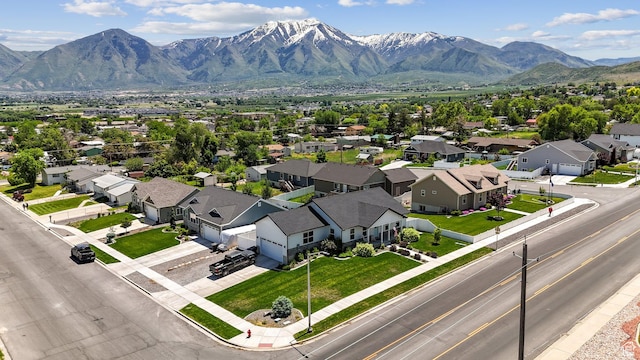 384 N 600 E, Payson, UT 84651 - aerial view of residential area featuring mountains
