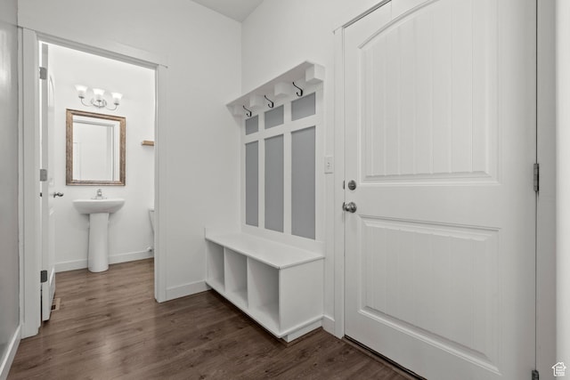 464 S Highpoint Dr, Saratoga Springs, UT 84045 - mudroom featuring dark wood-style floors, a sink, and baseboards