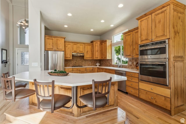 603 S Temple Hill Cir E, Bountiful, UT 84010 - kitchen with appliances with stainless steel finishes, recessed lighting, tasteful backsplash, a center island, and a sink