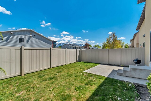 7259 S Viansa Ct, Midvale, UT 84047 - view of yard with a patio area