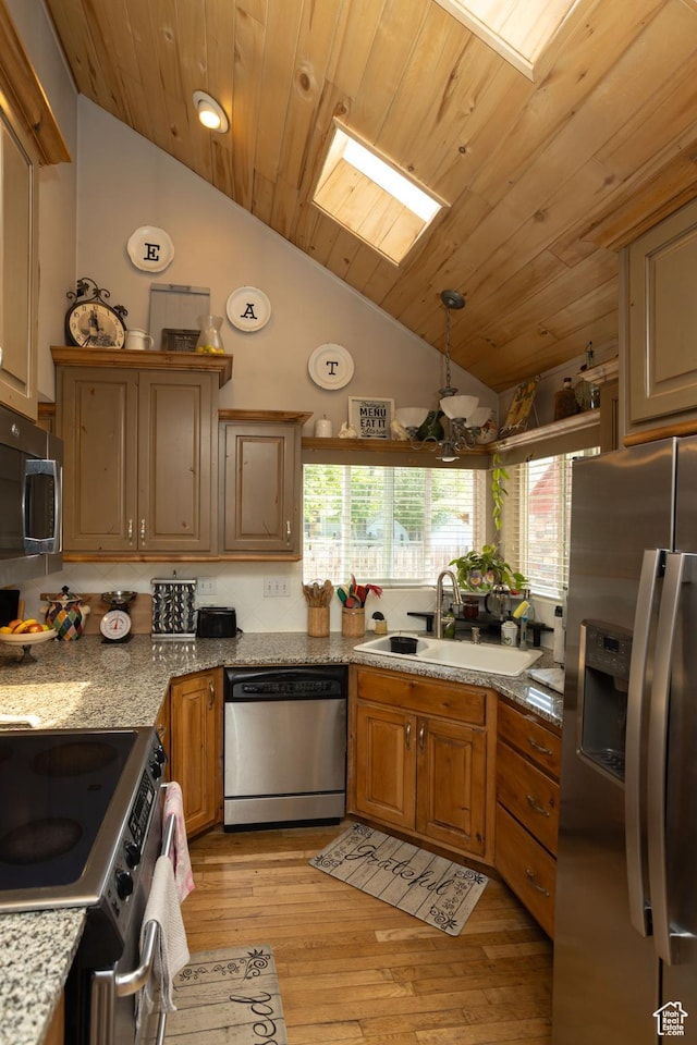 40 S Main St, Glenwood, UT 84730 - kitchen with stainless steel appliances, a sink, vaulted ceiling, light wood-style floors, and recessed lighting
