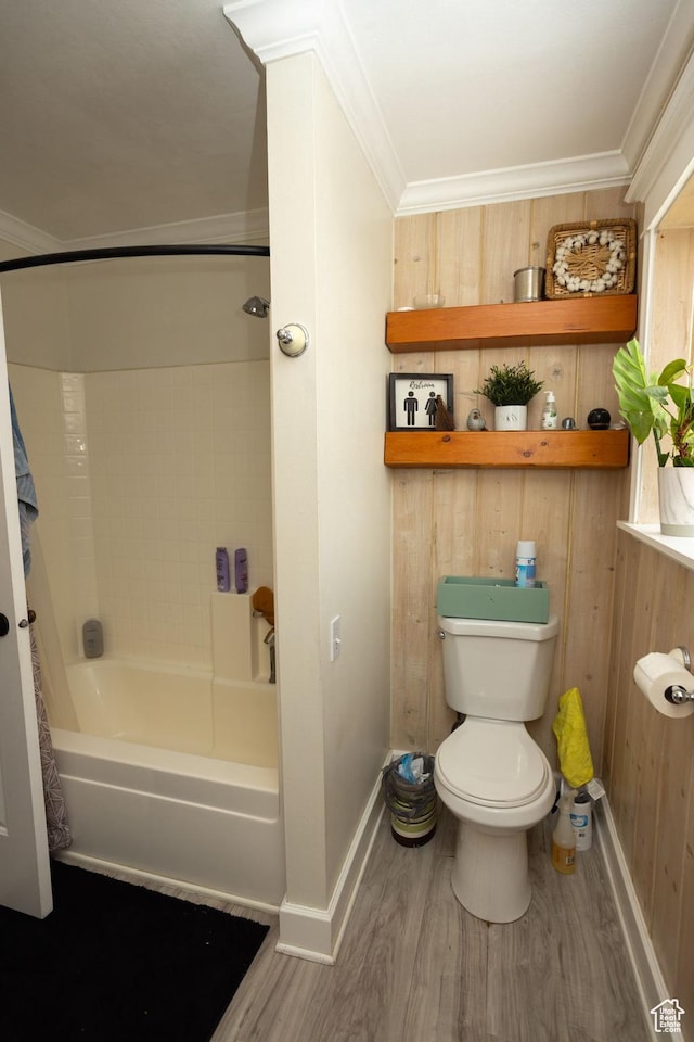 40 S Main St, Glenwood, UT 84730 - bathroom with wood finished floors, baseboards, shower / bath combination with curtain, toilet, and crown molding
