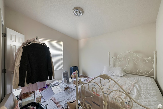 2554 S Chesterfield St W, West Valley City, UT 84119 - bedroom with lofted ceiling and a textured ceiling