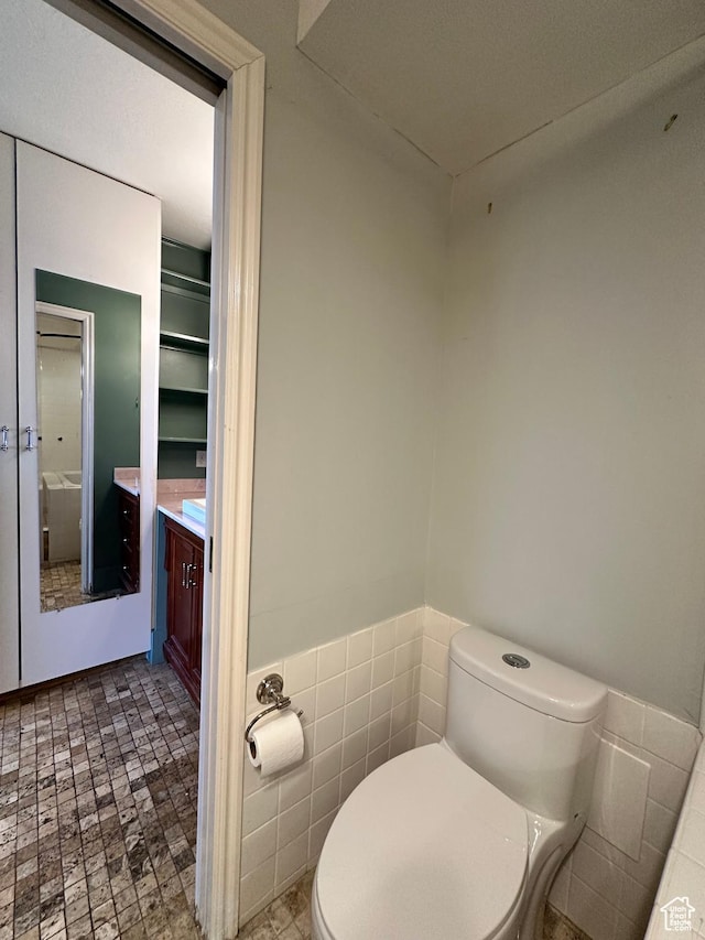 241 N Vine St W Unit 808W, Salt Lake City, UT 84103 - bathroom featuring toilet, vanity, and tile walls