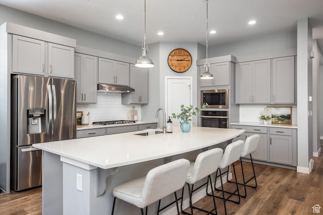 5067 W Beach Comber Way S, South Jordan, UT 84009 - kitchen featuring stainless steel appliances, under cabinet range hood, gray cabinets, and recessed lighting