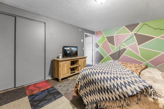 276 W 700 N, Tooele, UT 84074 - carpeted bedroom featuring a textured ceiling and a closet
