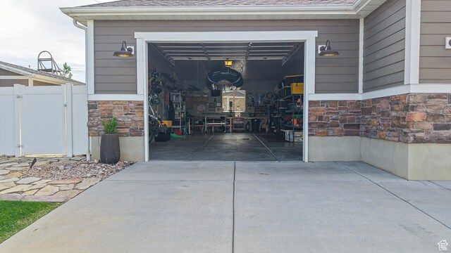918 S River Ridge Lane, Spanish Fork, UT 84660 - garage with driveway