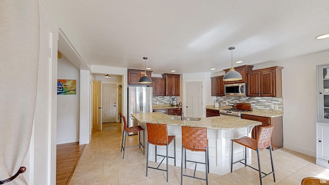 918 S River Ridge Lane, Spanish Fork, UT 84660 - kitchen featuring appliances with stainless steel finishes, a sink, decorative backsplash, a kitchen bar, and recessed lighting