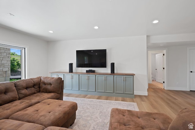 3812 S Mapleton Estates Dr, Mapleton, UT 84664 - living area with light wood-style flooring, recessed lighting, and baseboards