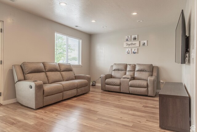 1428 N Reese Dr, Provo, UT 84601 - living area featuring light wood-style floors, baseboards, and recessed lighting