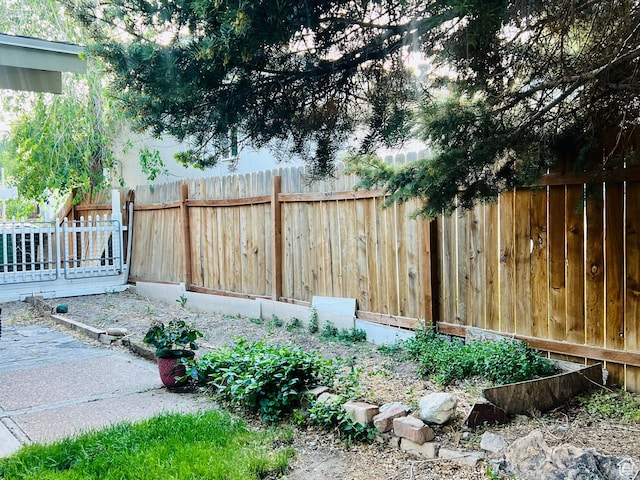 6439 S Clernates Dr, West Jordan, UT 84081 - view of yard