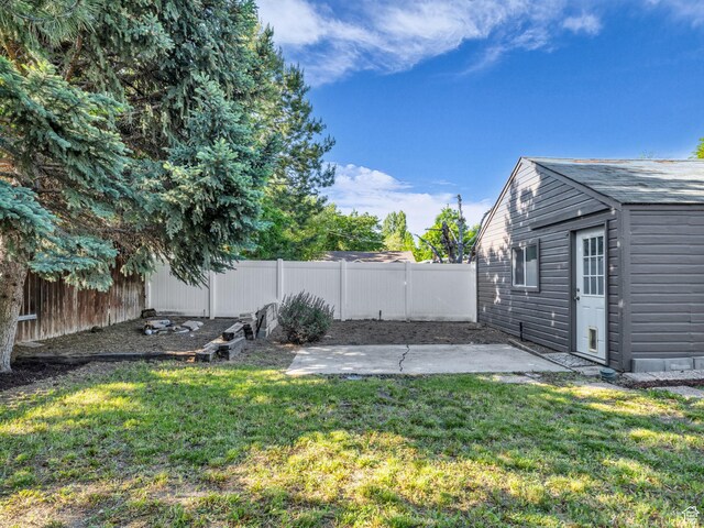 2811 S Filmore St, Salt Lake City, UT 84106 - view of yard featuring a patio
