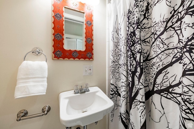 1376 E Perry Ave, Salt Lake City, UT 84103 - bathroom featuring a shower with curtain