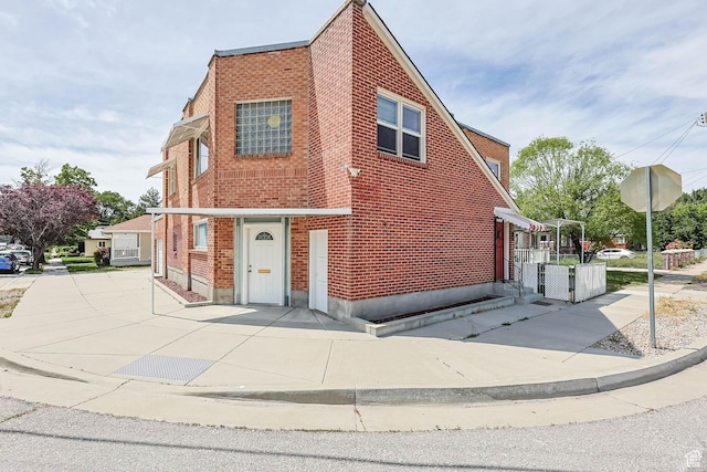 810 Canyon Rd, Ogden, UT 84404 - view of front of house with brick siding