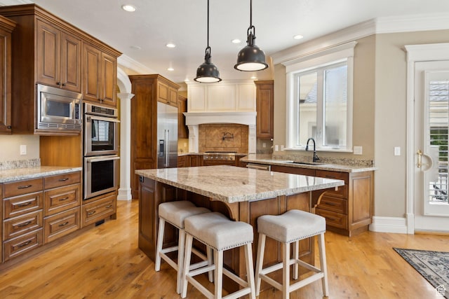 870 E Quail Hollow Cir, Alpine, UT 84004 - kitchen with built in appliances, a sink, light wood finished floors, recessed lighting, and a kitchen breakfast bar