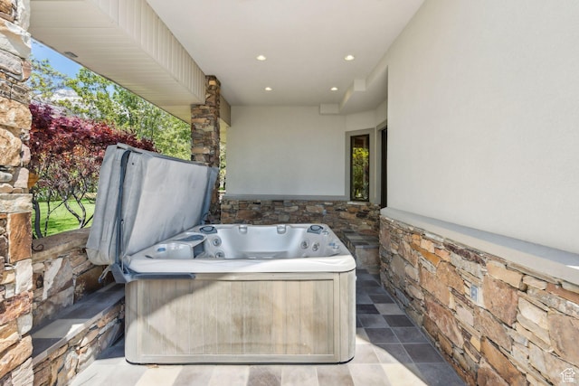 870 E Quail Hollow Cir, Alpine, UT 84004 - view of patio with a hot tub and washer / clothes dryer