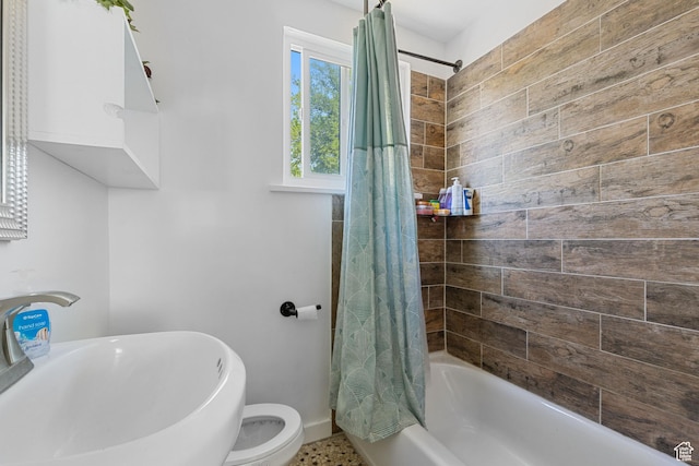 1250 E Center St, Springville, UT 84663 - full bathroom featuring shower / bath combo, a sink, toilet, and baseboards