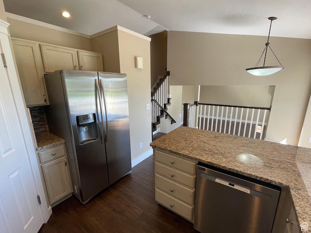 5986 S 4250 W, Roy, UT 84067 - kitchen featuring stainless steel appliances, dark wood-style floors, vaulted ceiling, hanging light fixtures, and baseboards