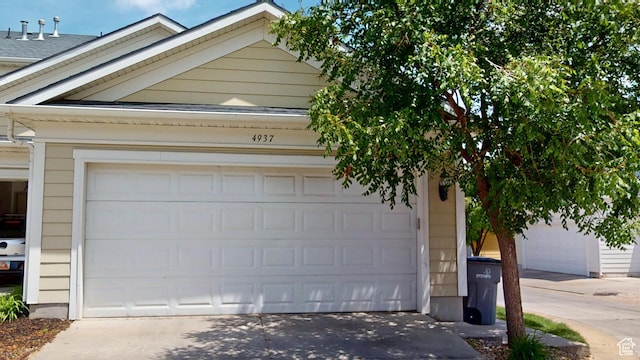 4937 W Calton Ln S, South Jordan, UT 84009 - garage with driveway