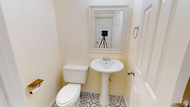 4937 W Calton Ln S, South Jordan, UT 84009 - half bath featuring toilet and baseboards