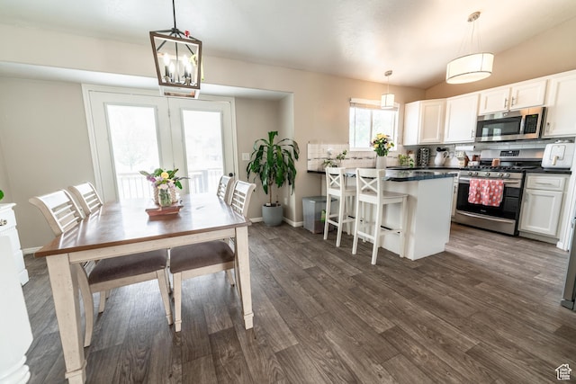 1542 N 2530 W, Clinton, UT 84015 - dining area with dark wood-style floors, vaulted ceiling, and baseboards