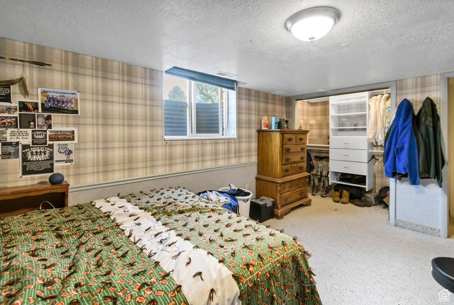155 S 200 W, Gunnison, UT 84634 - bedroom featuring wallpapered walls and a textured ceiling